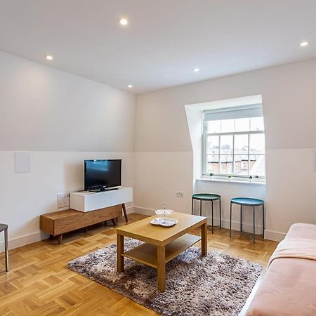 Modern And Stylish Apartment In West Kensington London Exteriör bild