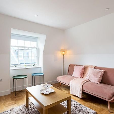 Modern And Stylish Apartment In West Kensington London Exteriör bild
