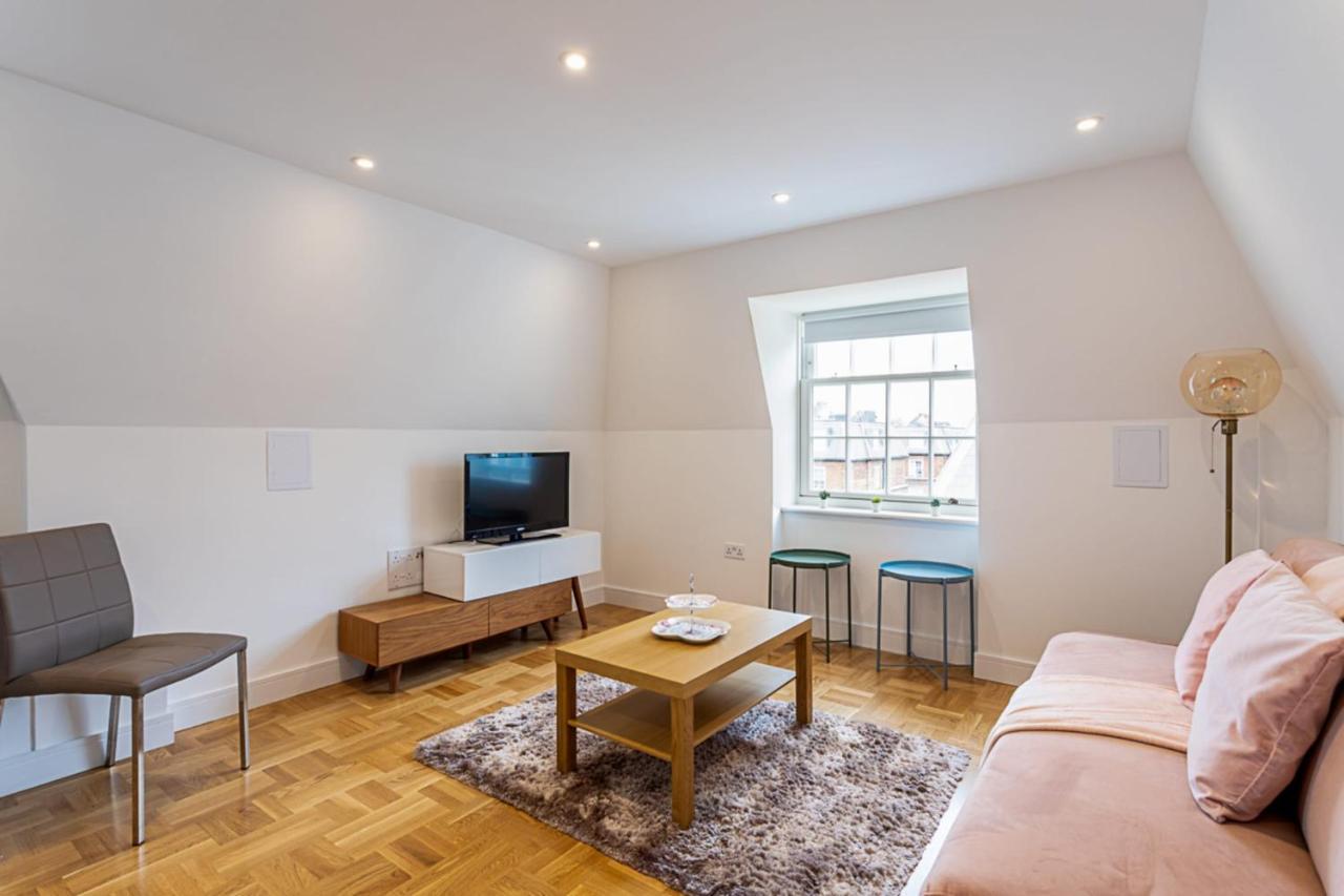 Modern And Stylish Apartment In West Kensington London Exteriör bild